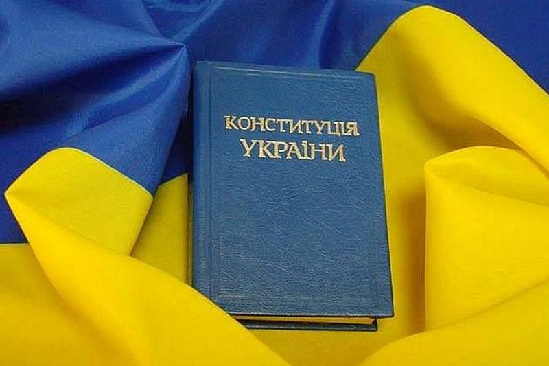 Президент призывает внести в Конституцию внешний курс Украины: текст проекта