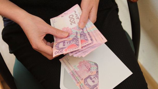 Как и когда в Украине могут повысить минимальную зарплату