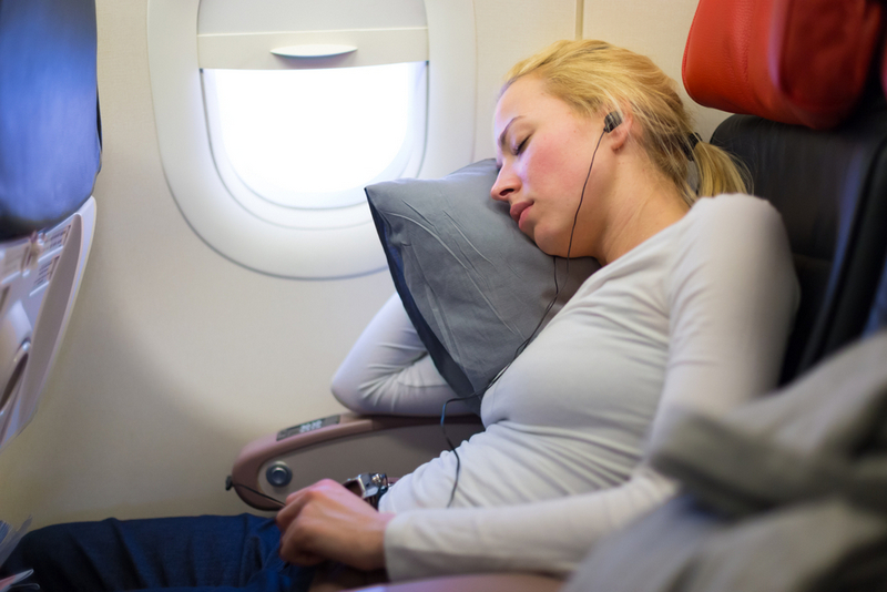 Новое приложение поможет аэрофобам заснуть в самолете