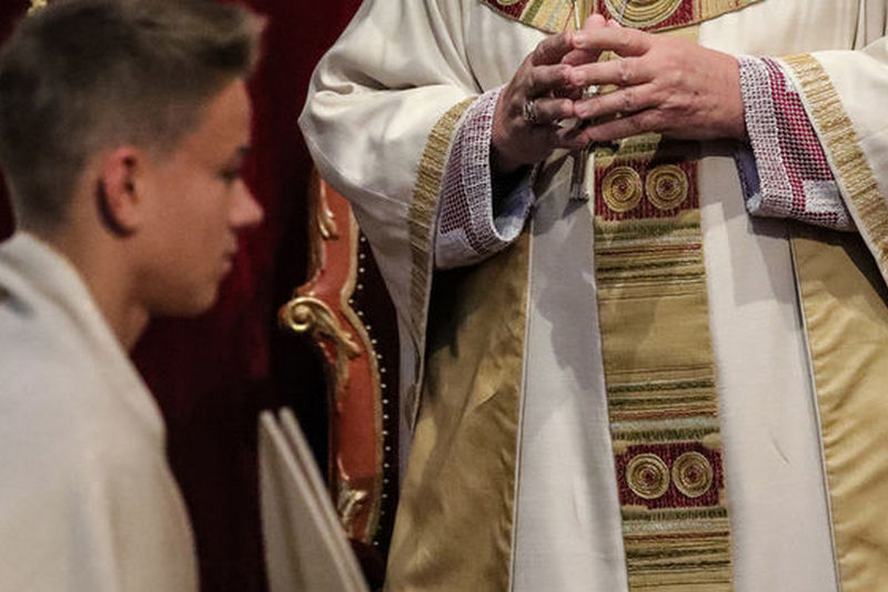 Скандал в Германии: католические священники совратили тысячи подростков