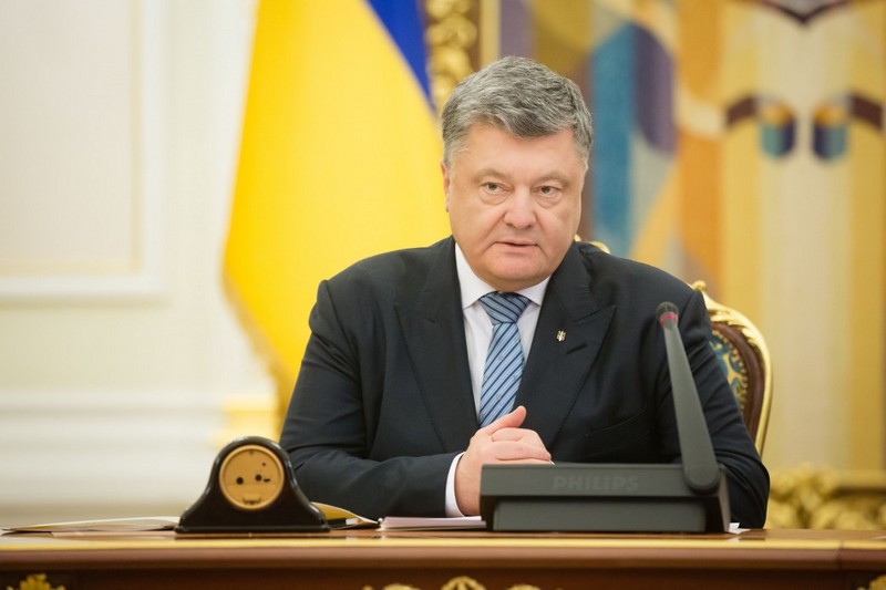 Порошенко поздравил украинцев с Днем защитника Украины