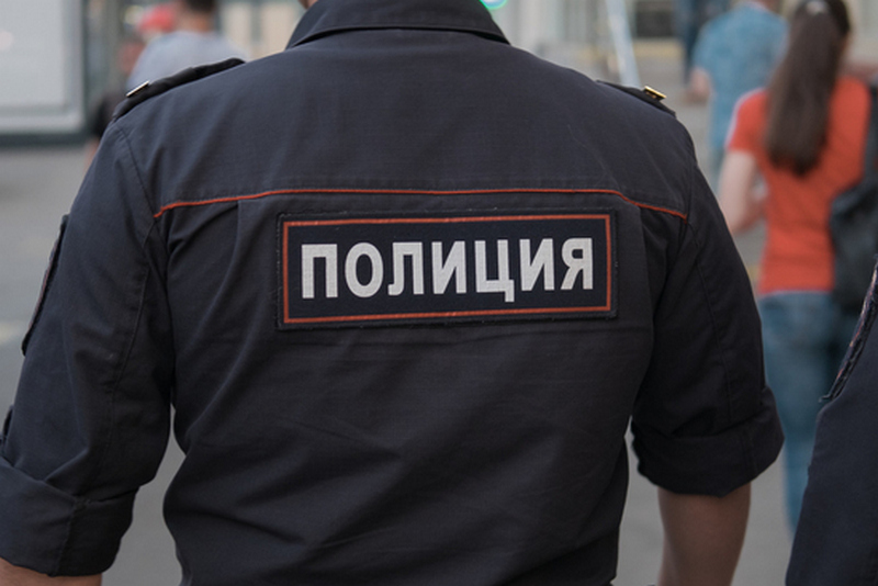Издевались всю ночь: в России трое полицейских изнасиловали свою коллегу