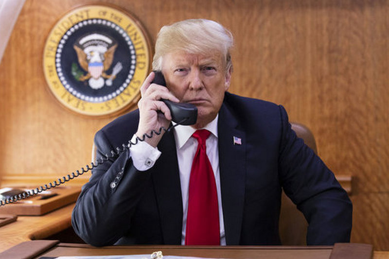 Трамп нагрубил Терезе Мэй по телефону из-за торговых соглашений – СМИ