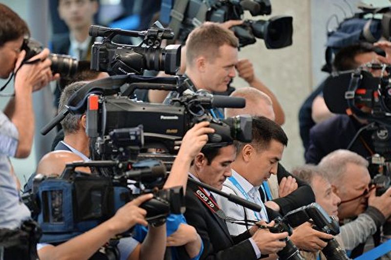 Австралийскую журналистку выгнали с пресс-конференции из-за слишком откровенного наряда