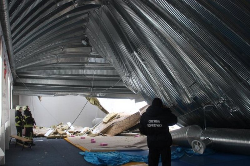 В Кривом Роге обрушилась крыша кинотеатра: люди чудом избежали смерти