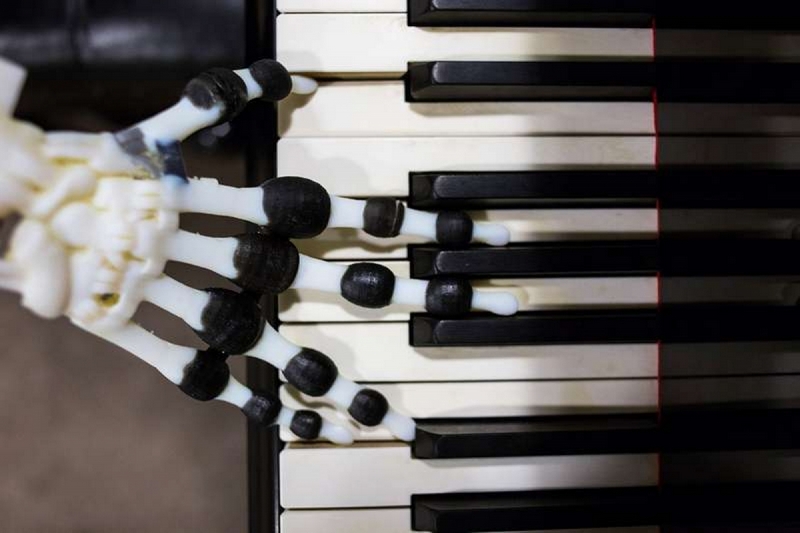 Ученые создали роботизированную руку, способную играть на фортепиано