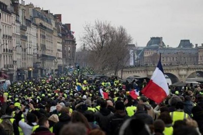Во Франции проходит десятая волна протестов