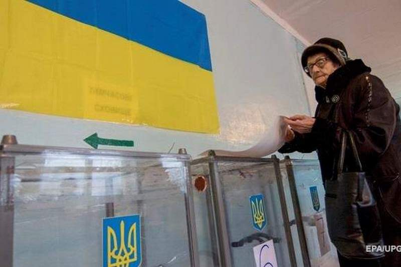 Украинцев зовут из России домой на выборы