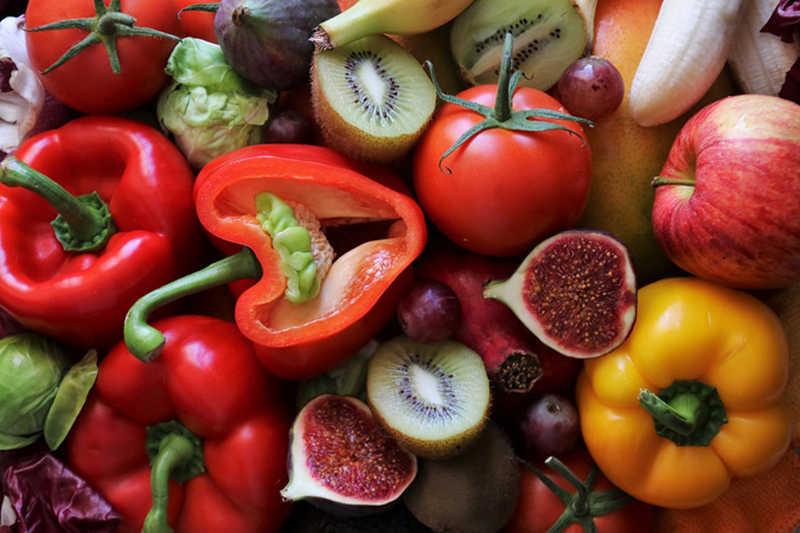 Названы овощи и фрукты, в которых больше всего копятся пестициды
