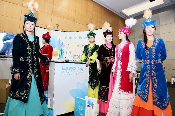 Почему следует заказывать национальные казахские костюмы в ателье Абыройкз?