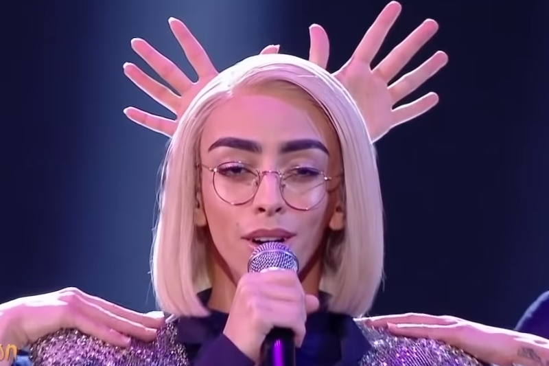 Франция пришлет на Евровидение в Израиль гея-араба в парике