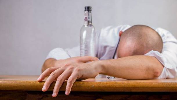 Злоупотребление спиртным увеличивает риск развития рака кожи