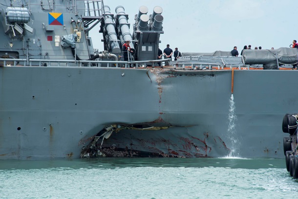 В США начали расследование по факту аварии эсминца