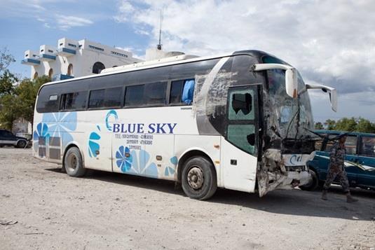 Наезд автобуса на людей в Гаити: появилось видео