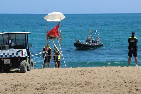 В Барселоне эвакуировали пляж из-за снаряда в море