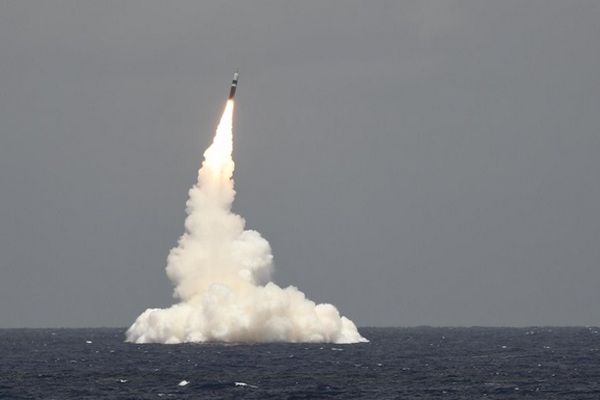 США запустили баллистические ракеты с подлодки