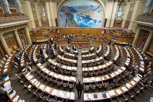 В парламенте Швейцарии устроили музыкальный протест