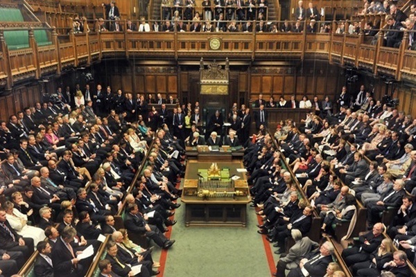 Парламент Великобритании возобновил работу
