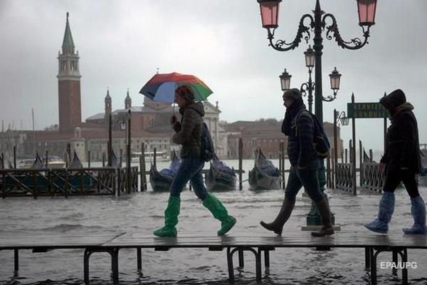 В Венеции начались протесты против круизных лайнеров