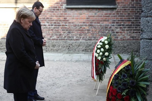 Меркель впервые посетила концлагерь в Освенциме
