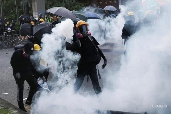 Протесты в Гонконге: пять человек задержаны по подозрению в убийстве