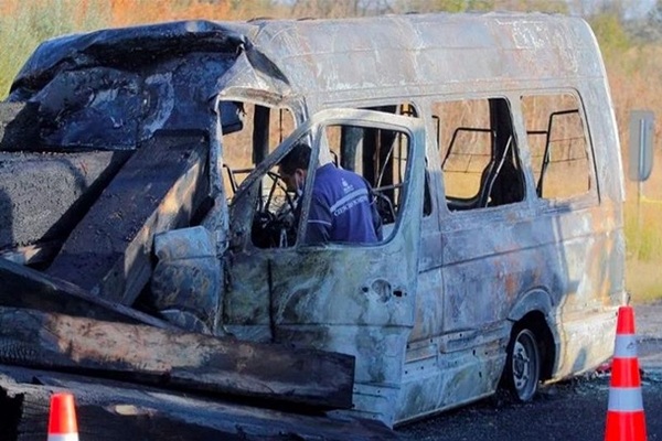 В Мексике микроавтобус врезался в грузовик: 14 жертв