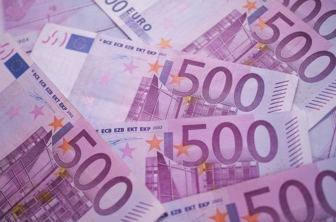 В Женеве неизвестный спустил десятки тысяч евро в унитаз