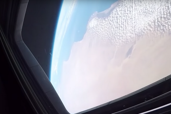 Компания Boeing показала первое полетное видео из кабины космического корабля Starliner