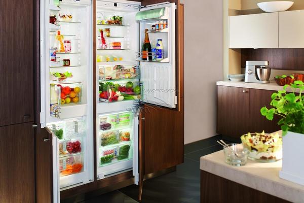 Преимущества встраиваемых холодильников