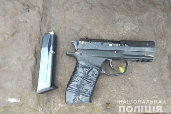 В Днепропетровской области мужчина стрелял в патрульных