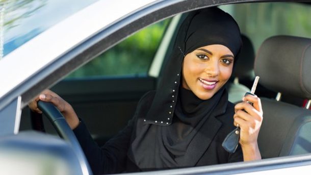 Женщинам Саудовской Аравии впервые разрешили водить автомобиль