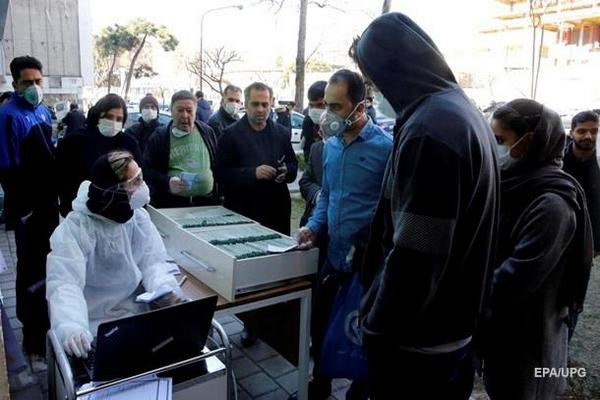 В Иране семь человек погибли, употребляя метанол для защиты от коронавируса
