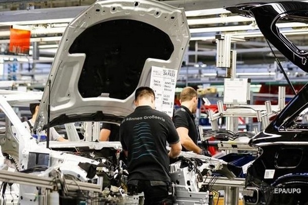 В Европе останавливается производство автомобилей