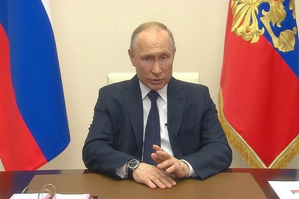 Путин продлил выходные в России на месяц