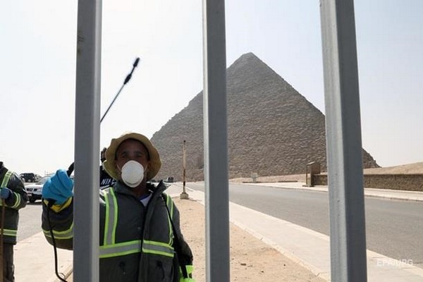 Президент Египта на три месяца продлил чрезвычайное положение в стране