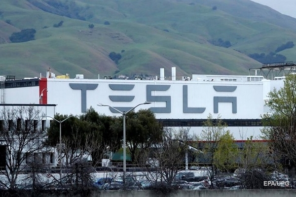 Tesla возобновляет работу на заводе в Калифорнии