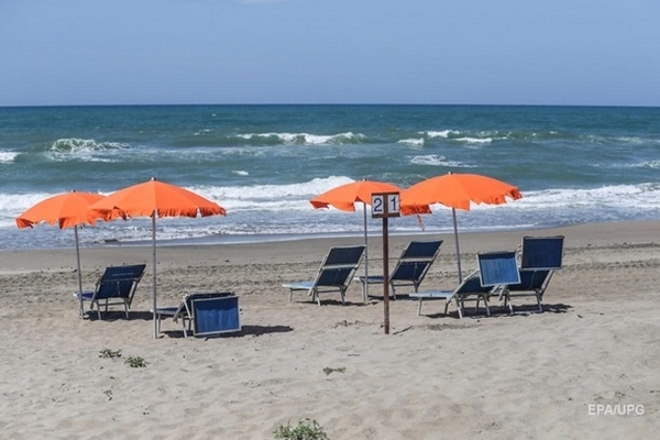 МОЗ изучает возможность посещения пляжей, бассейнов после карантина