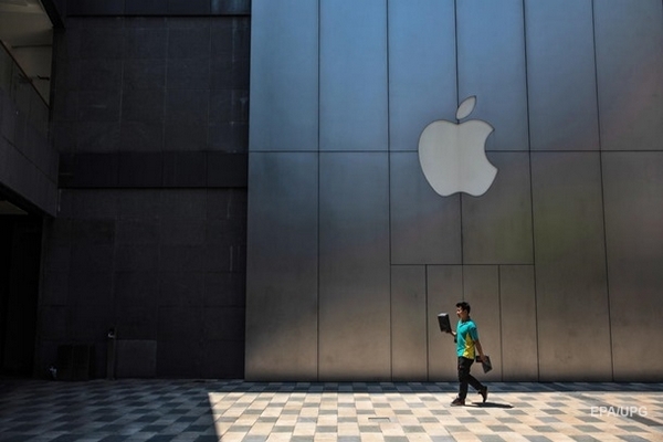 Apple отвергла обвинения генпрокурора США