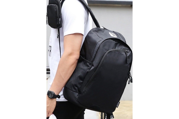Какие особенности имеет рюкзак городской Mark Ryden Black MR_5700BK