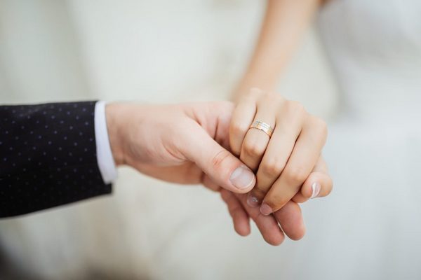 Украинцы в 2020 году женились в 5 раз чаще больше, чем разводились