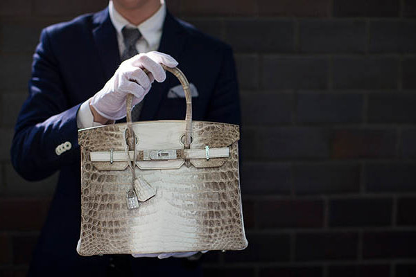 Самые дорогие сумки в мире подешевели вдвое из-за коронавируса