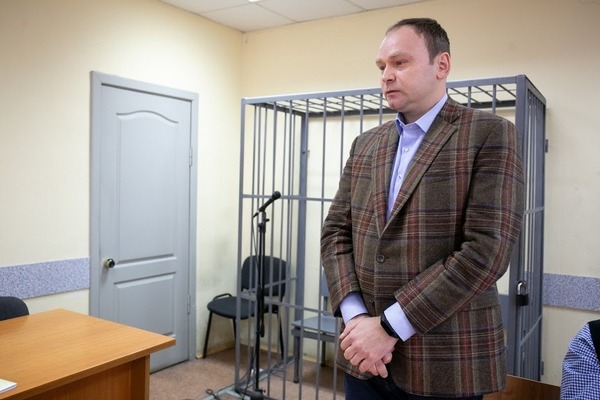 Российского политолога Крашенинникова приговорили к семи суткам ареста