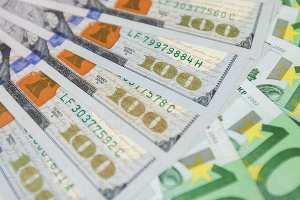 Официальный курс валют НБУ: доллар опять подорожал