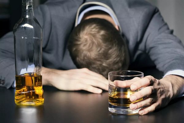 Названо отличие пьянства от алкоголизма