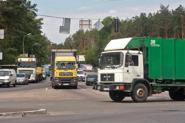 Киев ограничил въезд грузовиков из-за жары