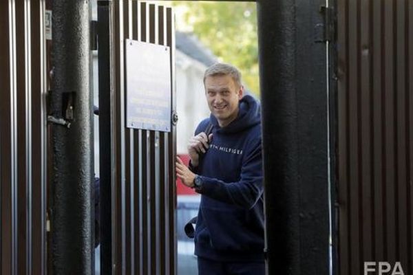 В аэропорт Омска прилетел самолет из Германии за Навальным