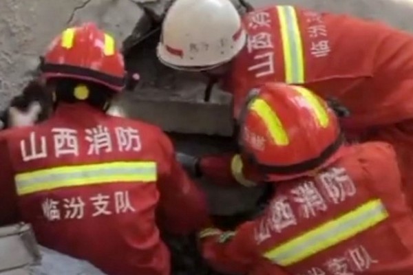 ЧП в Китае: из-за обрушения ресторана погибли 17 человек (ВИДЕО)