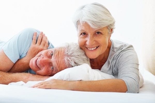 Как правильно выбрать качественный матрас на кровать пожилого человека
