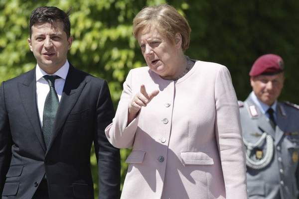 Зеленский провел разговор з Меркель: о чем договорились