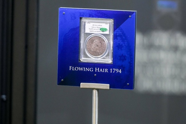 Самую дорогую в мире монету выставили на аукцион